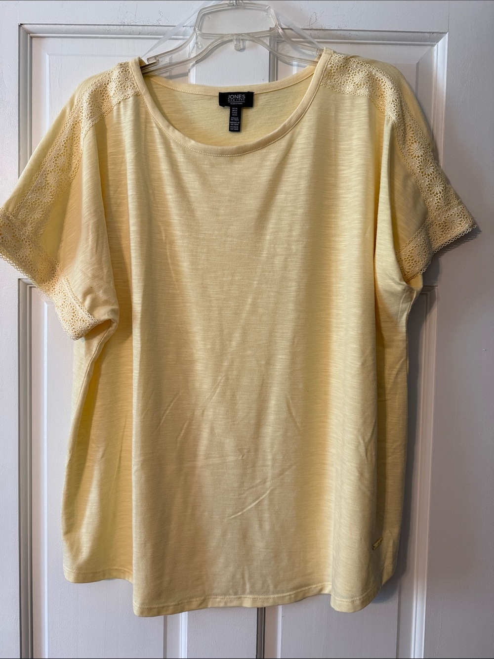 Jones New York Pale Yellow Lace-Trim Short Sleeve Tee